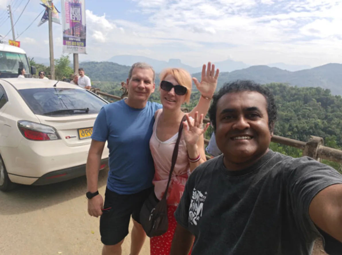 スリランカでタクシーチャーターを利用した旅行客の写真 2